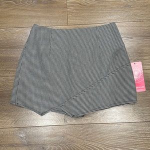 NWT Houndstooth skort
